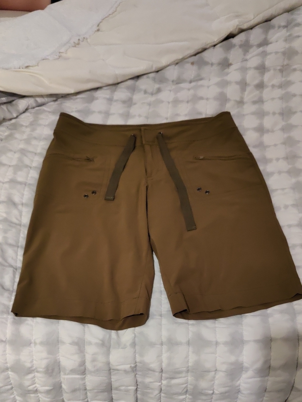 ATHLETA Dipper hiking shorts bermudas women's size 6 olive green quick dry Y2K